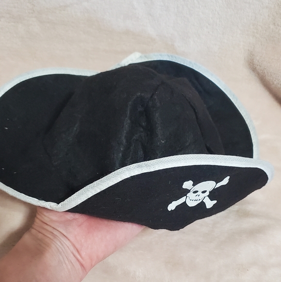 Pirate Costume Sz 4/5, 4 Pieces Very Good Condition - Picture 2 of 13